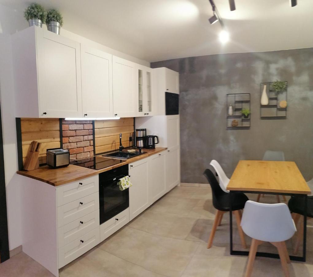 Appartement Apartament Jelen à Złotów Extérieur photo